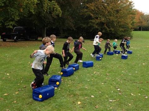 Bootcampen in de buitenlucht: sporten met boomstammen.